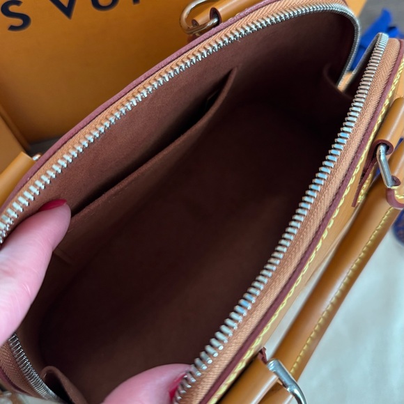 LOUIS VUITTON Epi Leather Alma BB on Strap - Picture 5 of 10